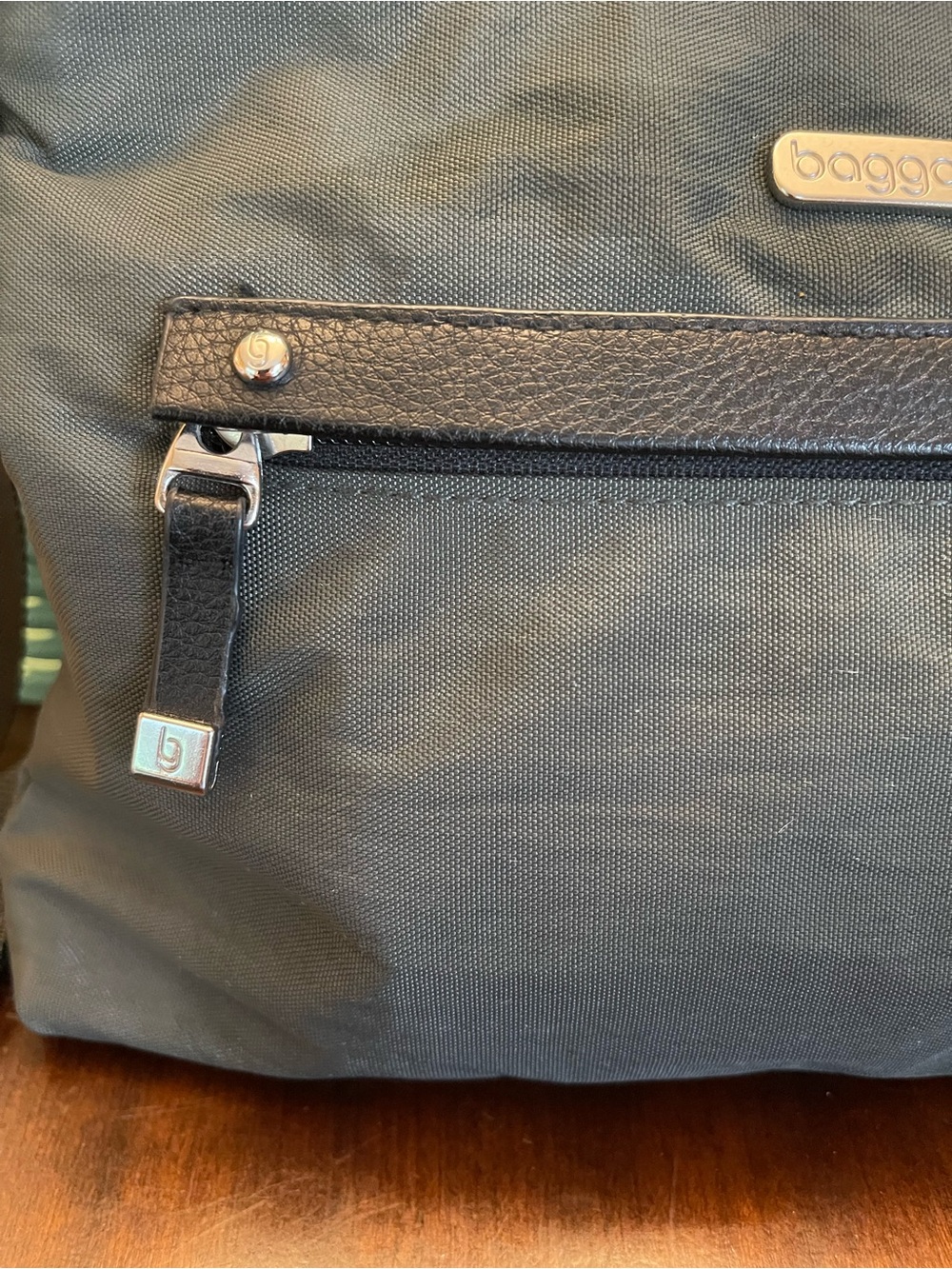 Baggallini All-Around Mini Gray Crossbody Bag - Picture 3 of 8